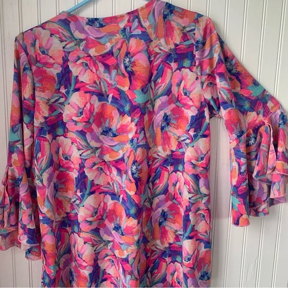 Dear Scarlett (M) Vibrant Floral Blouse in Pink and Blue - Picture 4 of 6